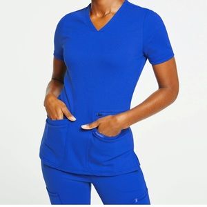 Jaanuu 4-pocket V-neck top in ARMY GREEN!!